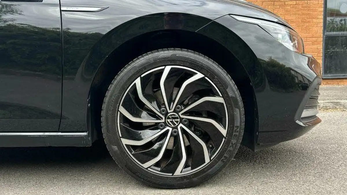 2023-volkswagen-golf-15-tsi-style-edition-150ps-big-4