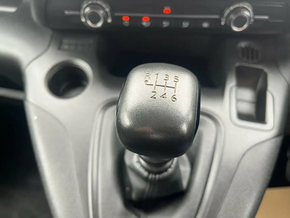 2022-toyota-proace-city-15d-active-big-32