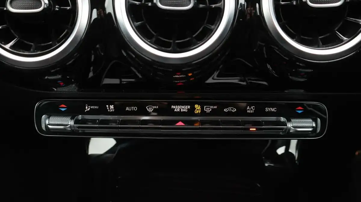 2020-mercedes-benz-a-class-13-a200-amg-line-saloon-4d-7g-dct-big-12