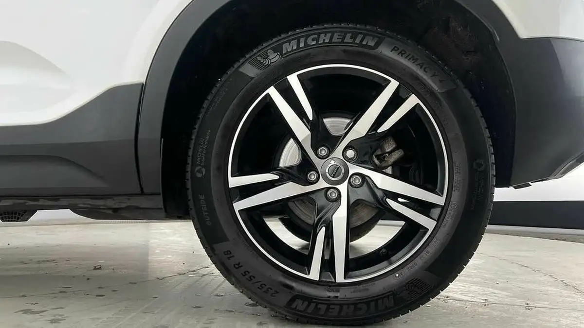 2022-volvo-xc40-15-t3-r-design-big-3