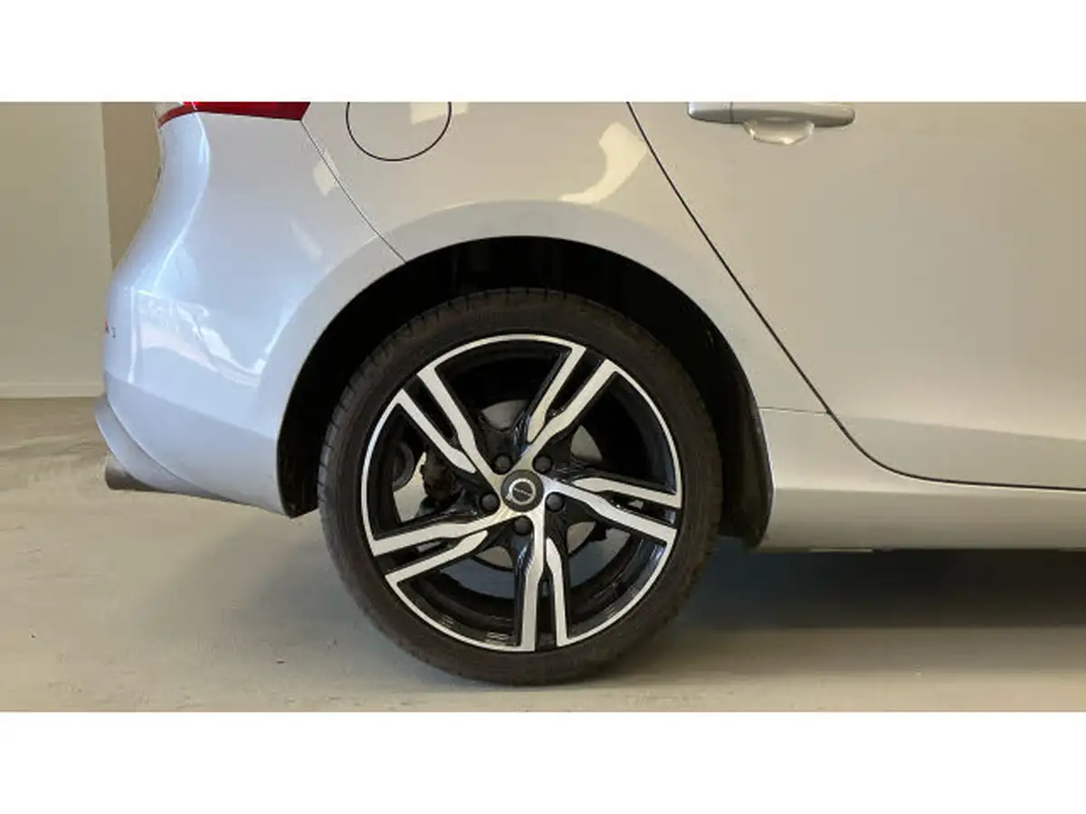 2018-volvo-v40-20td-d3-r-design-pro-geartronic-big-8