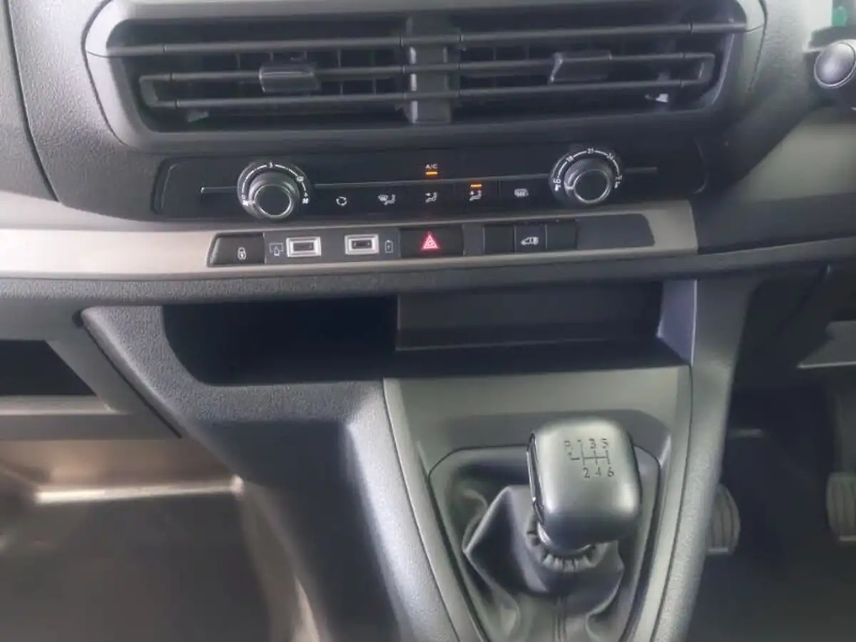 2024-peugeot-expert-15-bluehdi-professional-long-big-10