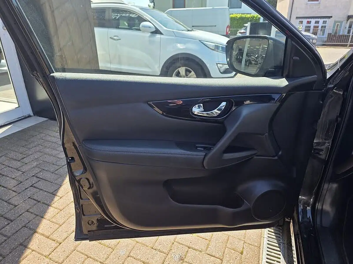 2017-nissan-qashqai-12-dig-t-tekna-big-25