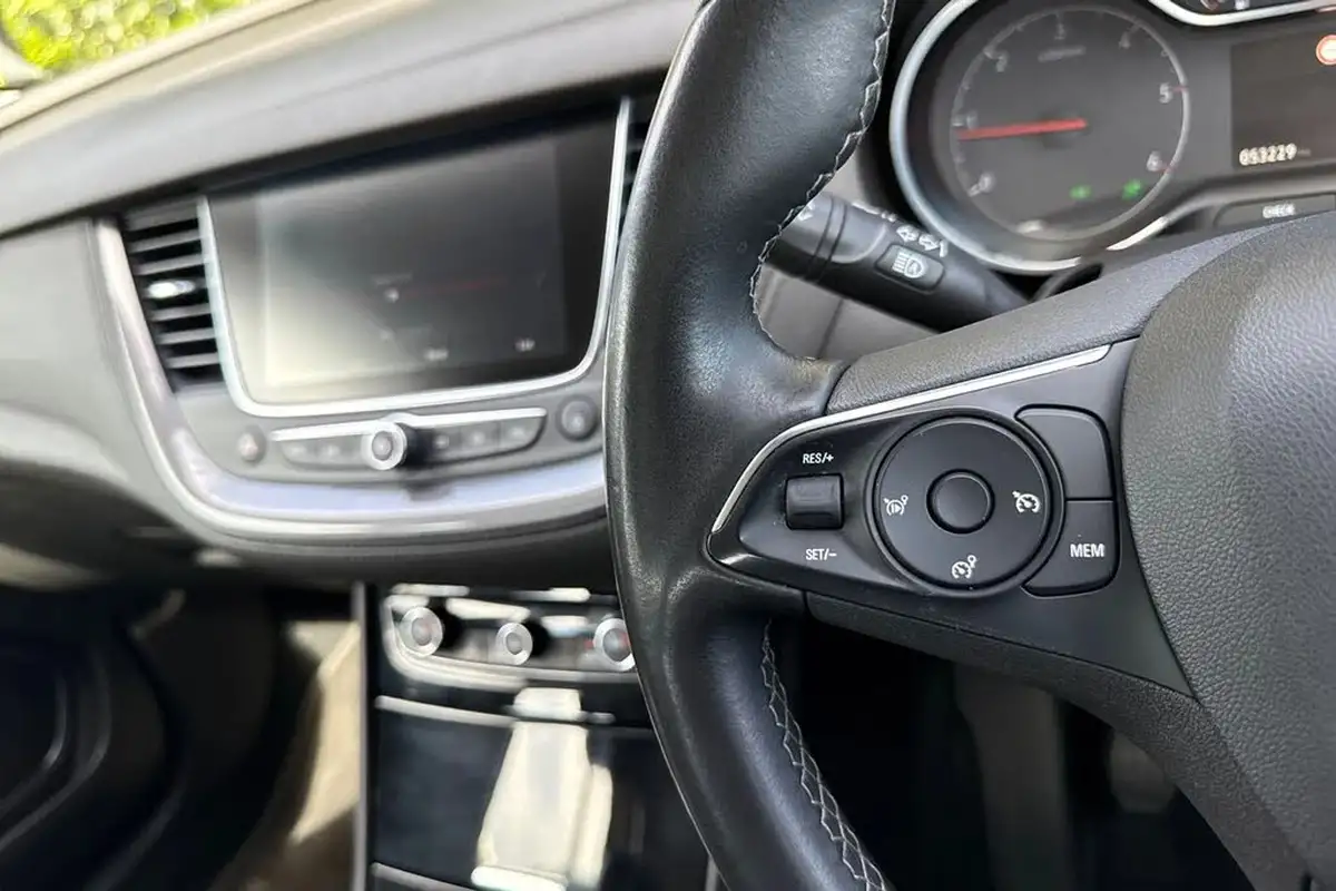 2019-vauxhall-grandland-x-15td-sport-nav-big-39