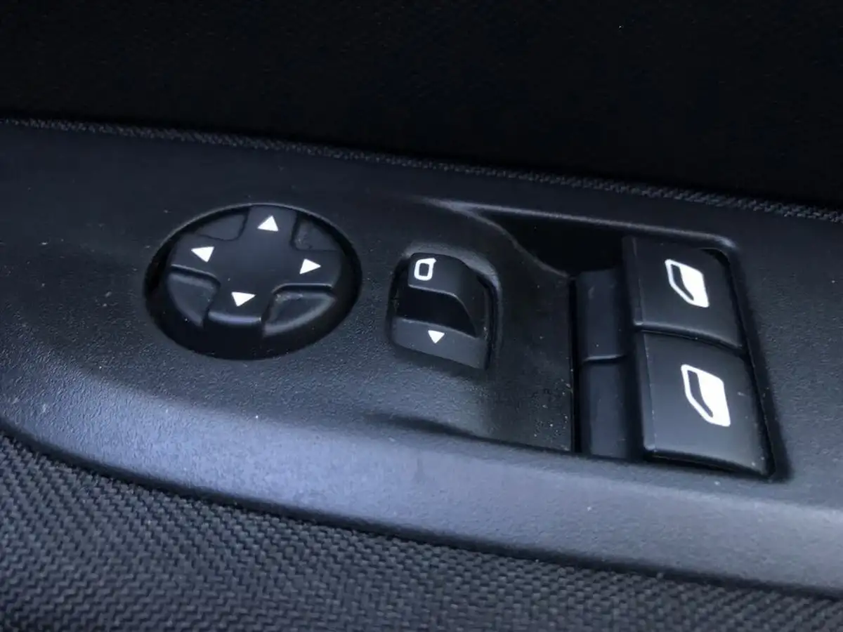 2020-peugeot-208-12-puretech-active-premium-75bhp-big-19