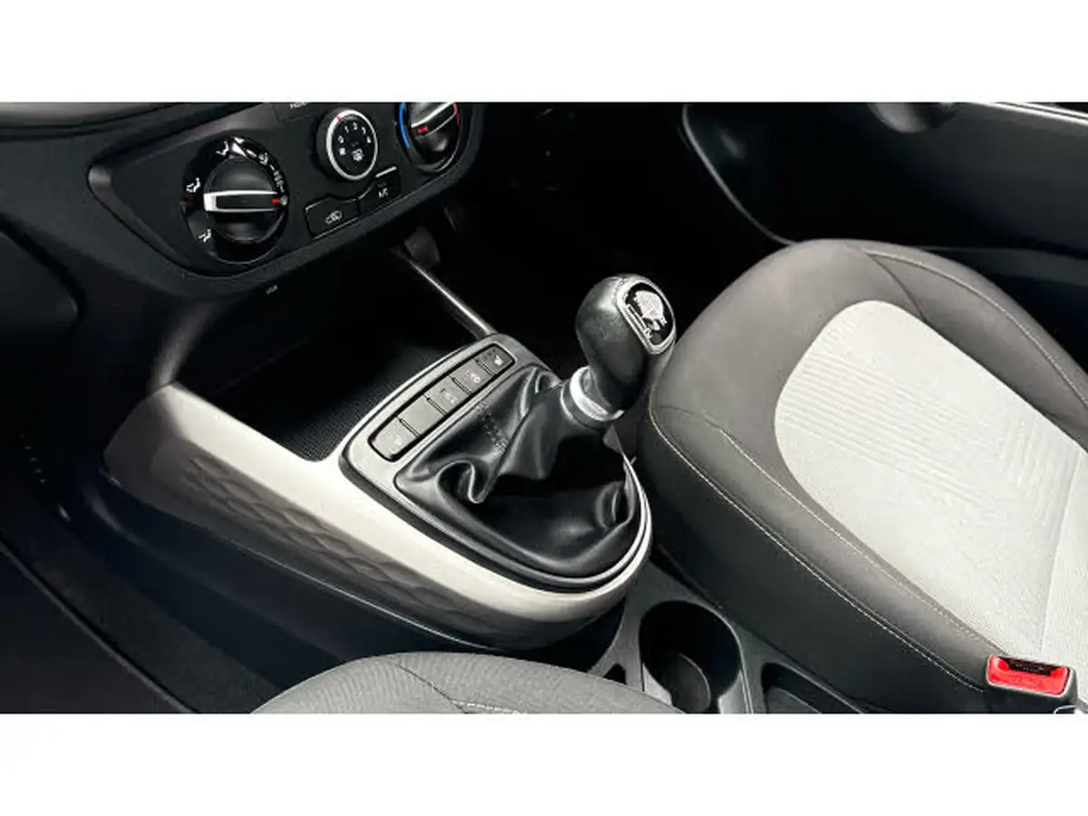 2021-hyundai-i10-10-premium-big-12