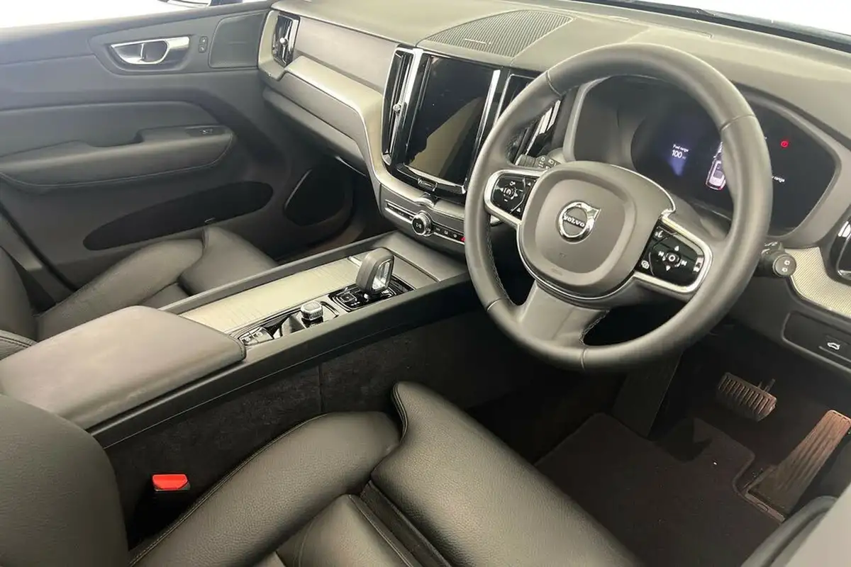 2024-volvo-xc60-20-b5-plus-big-9