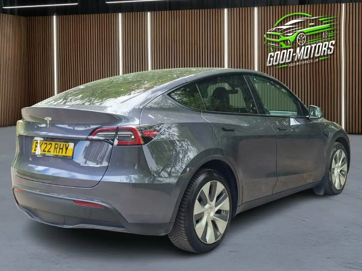 2022-tesla-model-y-e-long-range-big-14