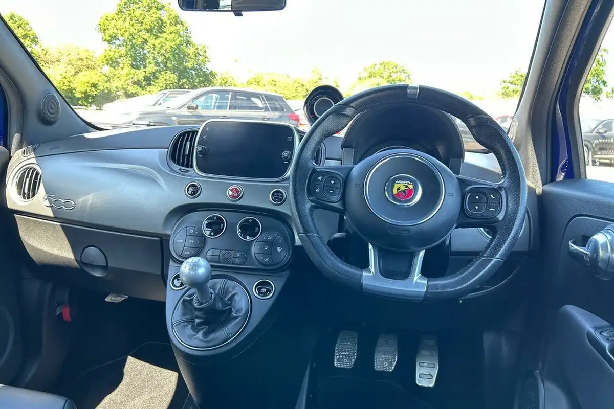 2020-abarth-595-14-tjet-turismo-70th-big-14