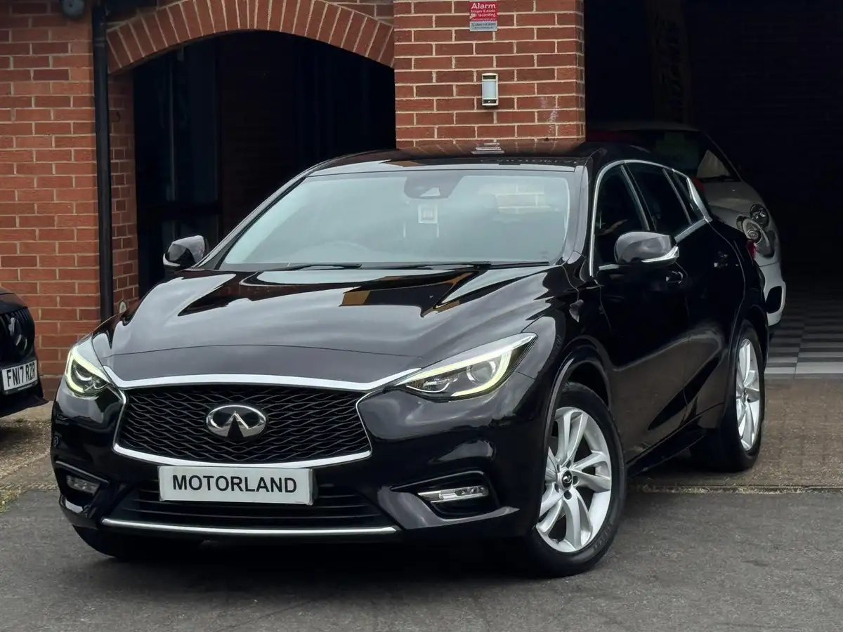 2017-infiniti-q30-15d-se-business-pack-dct-big-1