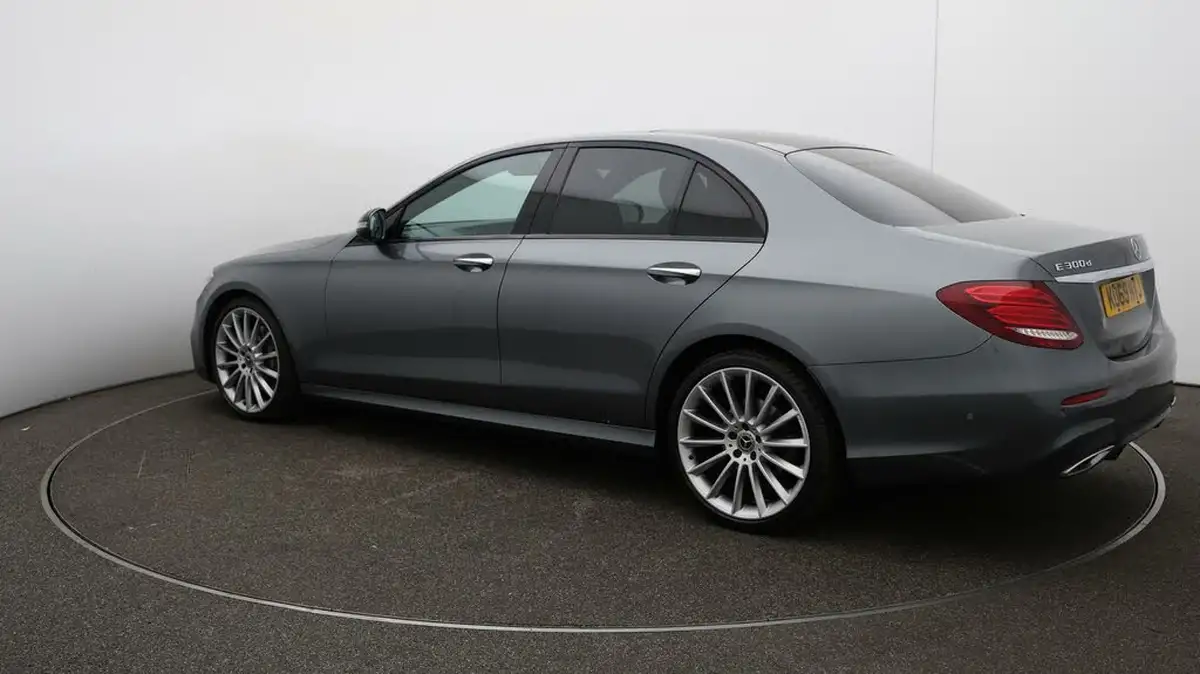 2020-mercedes-benz-e-class-20d-e300d-amg-line-edition-premium-plus-saloon-4d-big-36