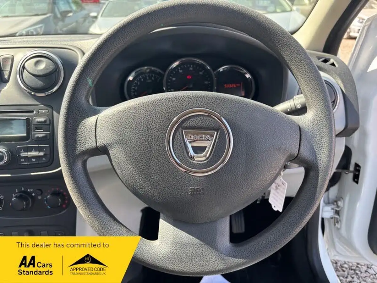 2014-dacia-sandero-12-ambiance-big-10