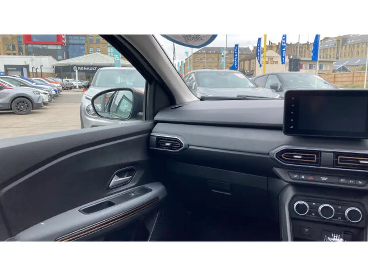 2024-dacia-sandero-stepway-10-tce-extreme-90bhp-big-13