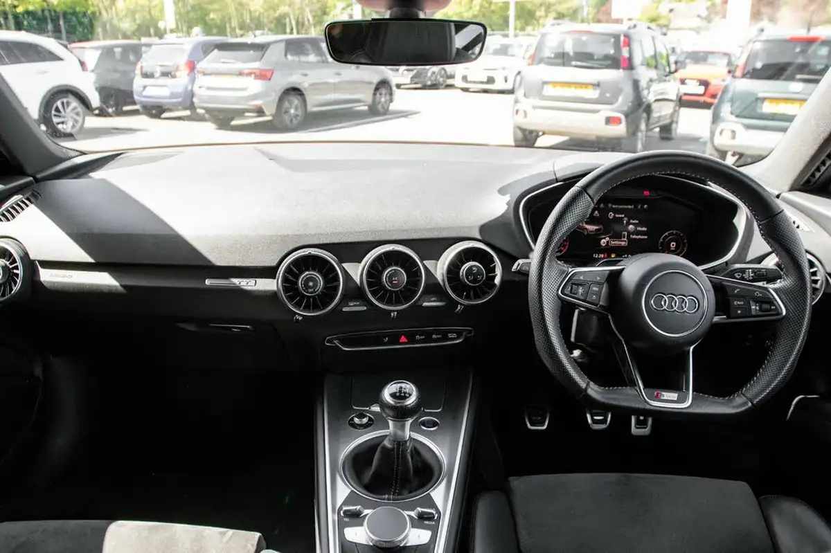 2015-audi-tt-coupe-20-tfsi-s-line-big-3