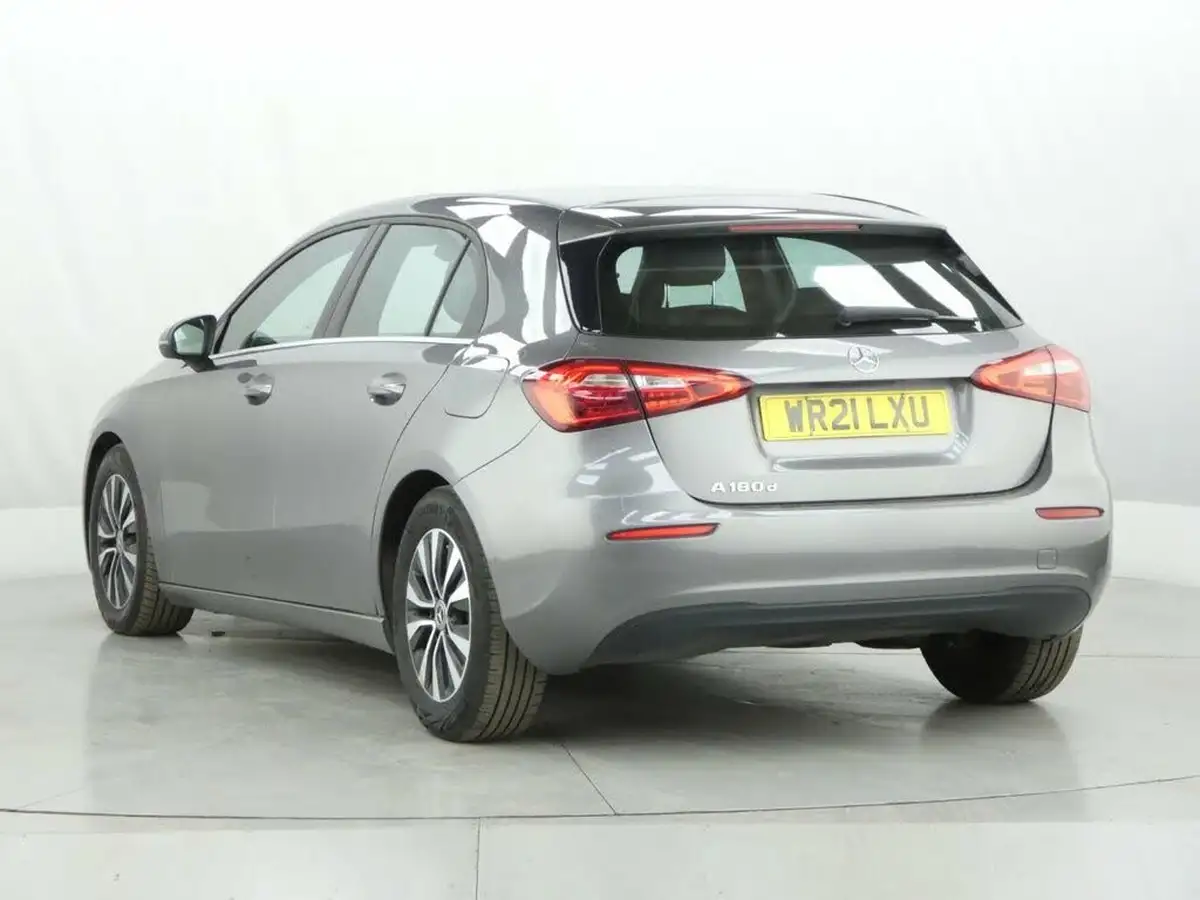 2021-mercedes-benz-a-class-20d-a180d-se-8g-dct-big-6