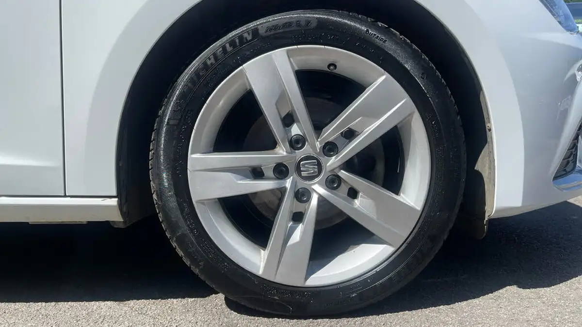 2018-seat-leon-14-ecotsi-fr-technology-estate-5d-dsg-big-19