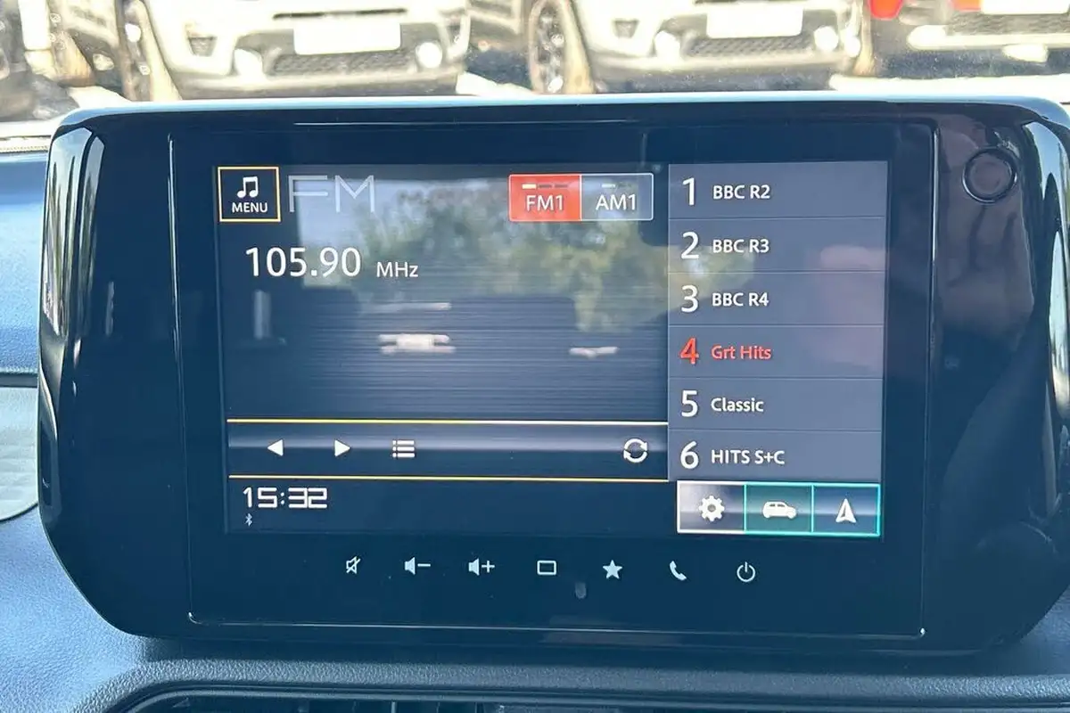 2024-suzuki-swift-12-motion-cvt-big-17