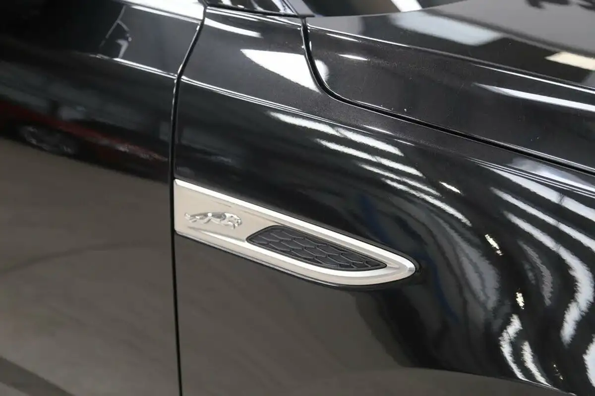2021-jaguar-e-pace-20-d200-r-dynamic-se-big-40