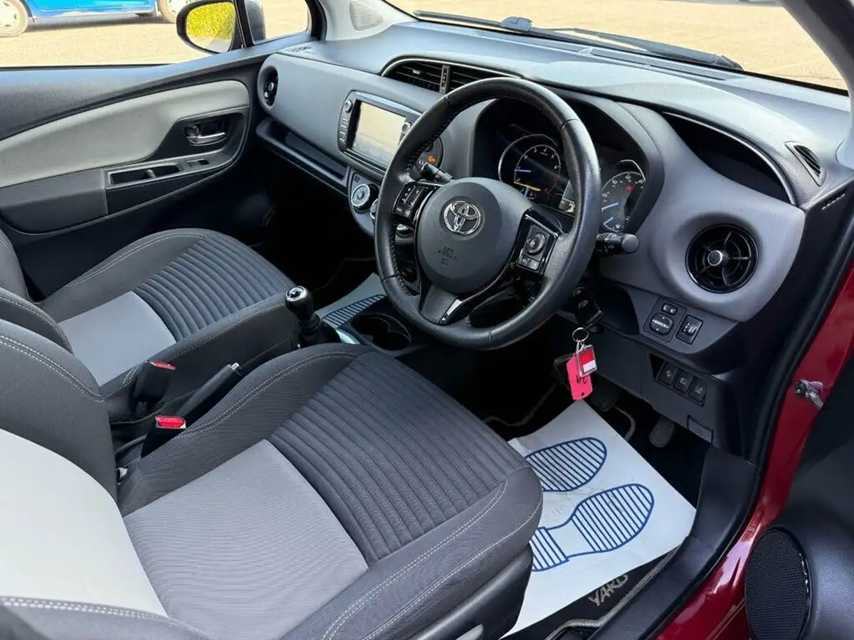 2017-toyota-yaris-10-vvt-i-icon-tech-big-9