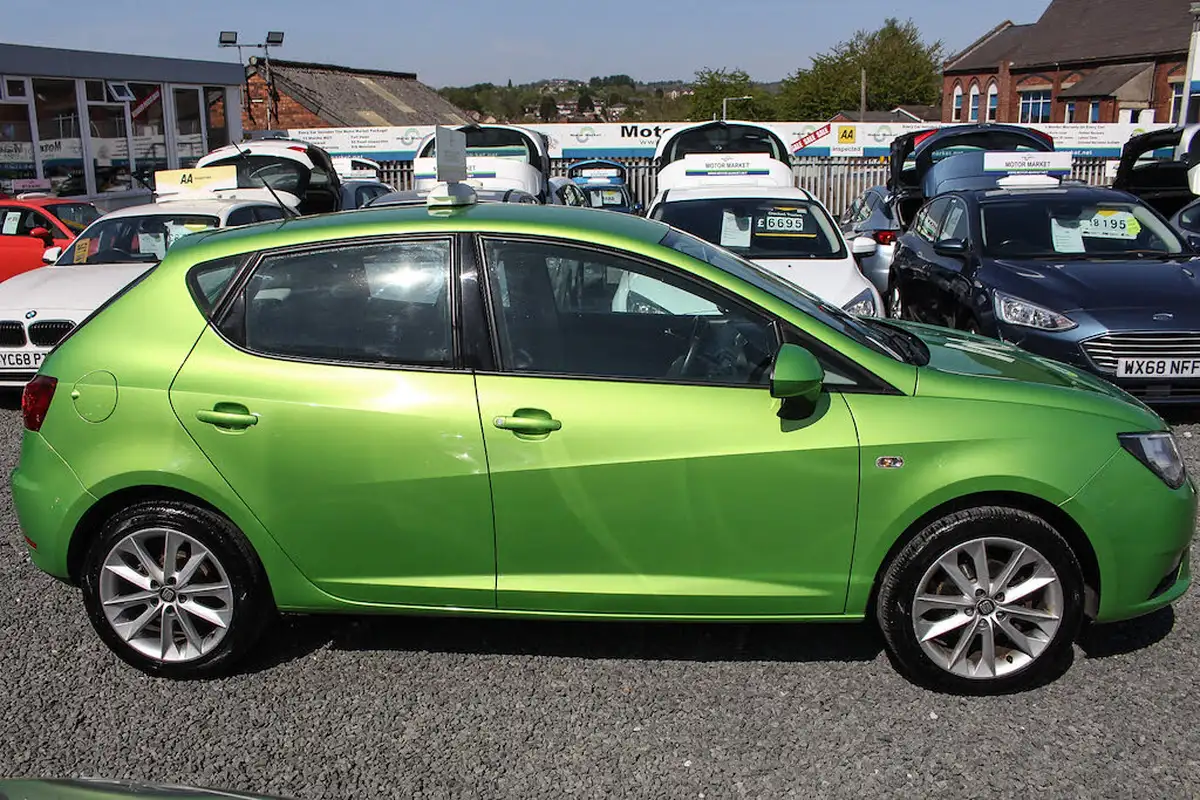 2015-seat-ibiza-14-toca-hatchback-5d-big-12