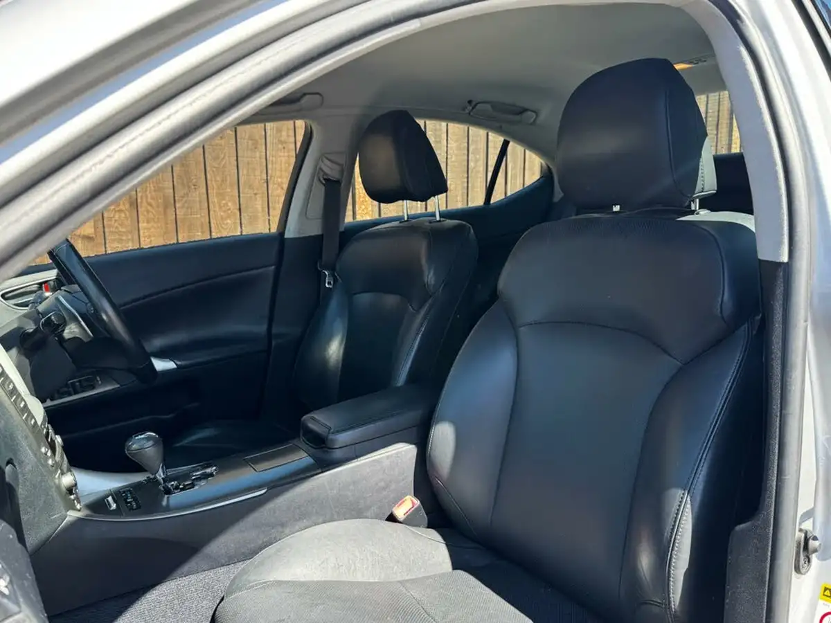 2007-lexus-is-250-25-se-auto-big-27