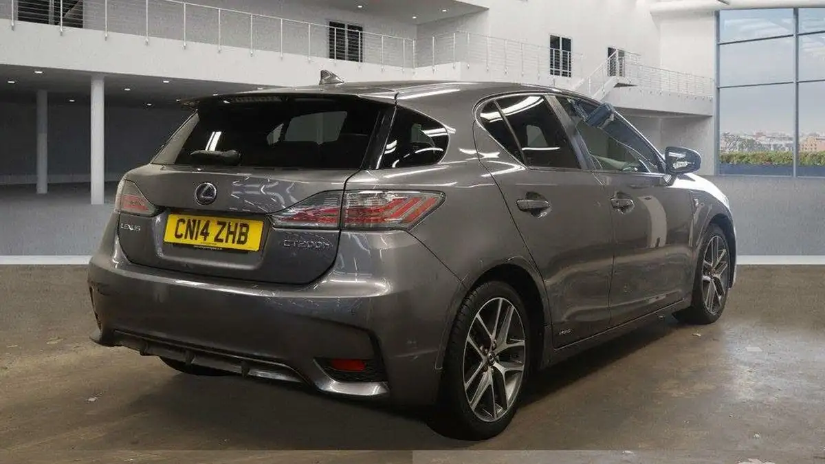 2014-lexus-ct-200h-18-f-sport-big-6