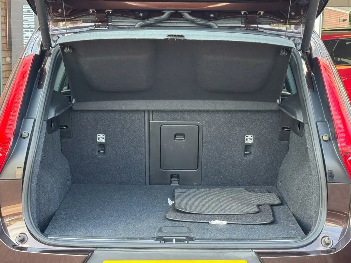 2019-volvo-xc40-20-t4-inscription-awd-big-32