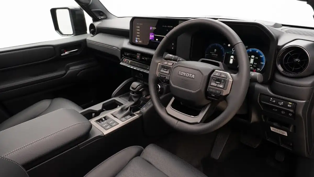 2025-toyota-land-cruiser-28d-4d-invincible-big-14