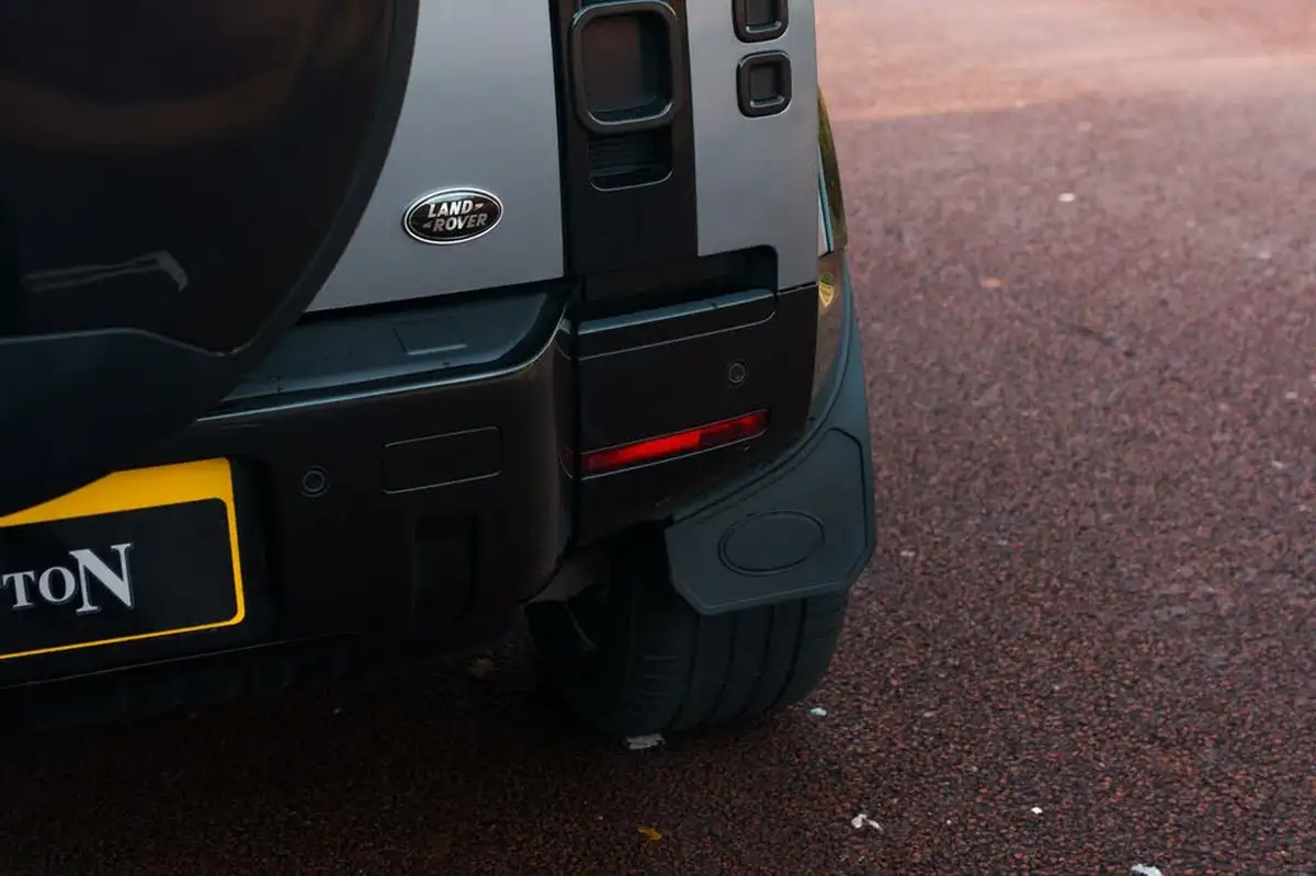 2021-land-rover-110-defender-30-d250-hse-big-13