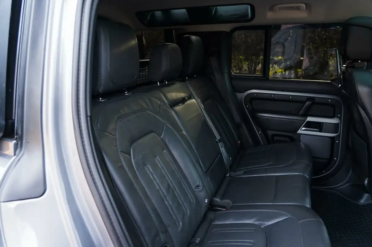 2021-land-rover-110-defender-30-d250-hse-big-41