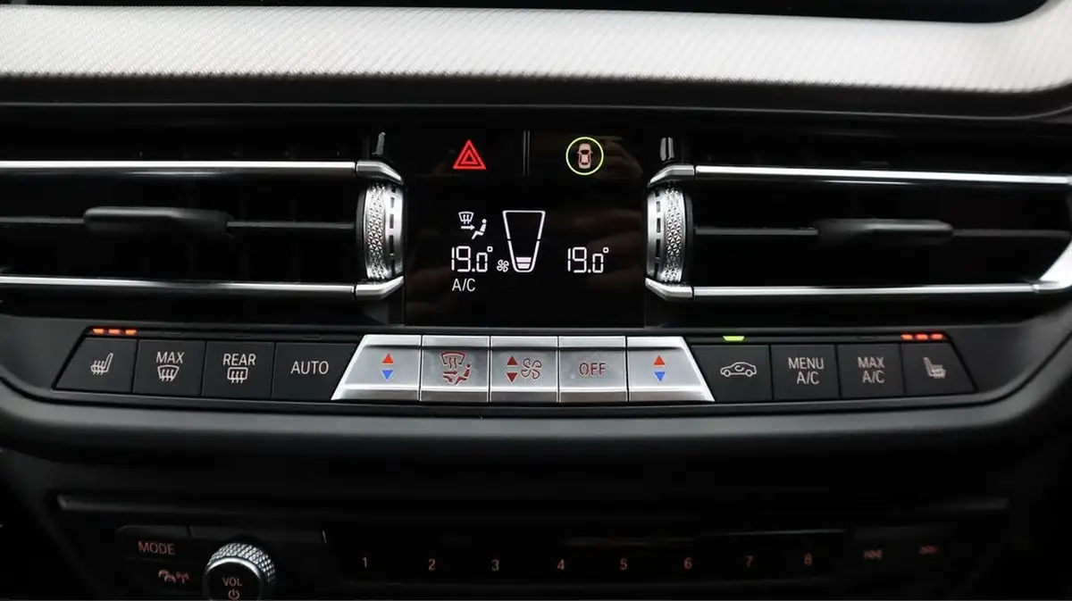 2021-bmw-1-series-20td-118d-m-sport-lcp-big-12