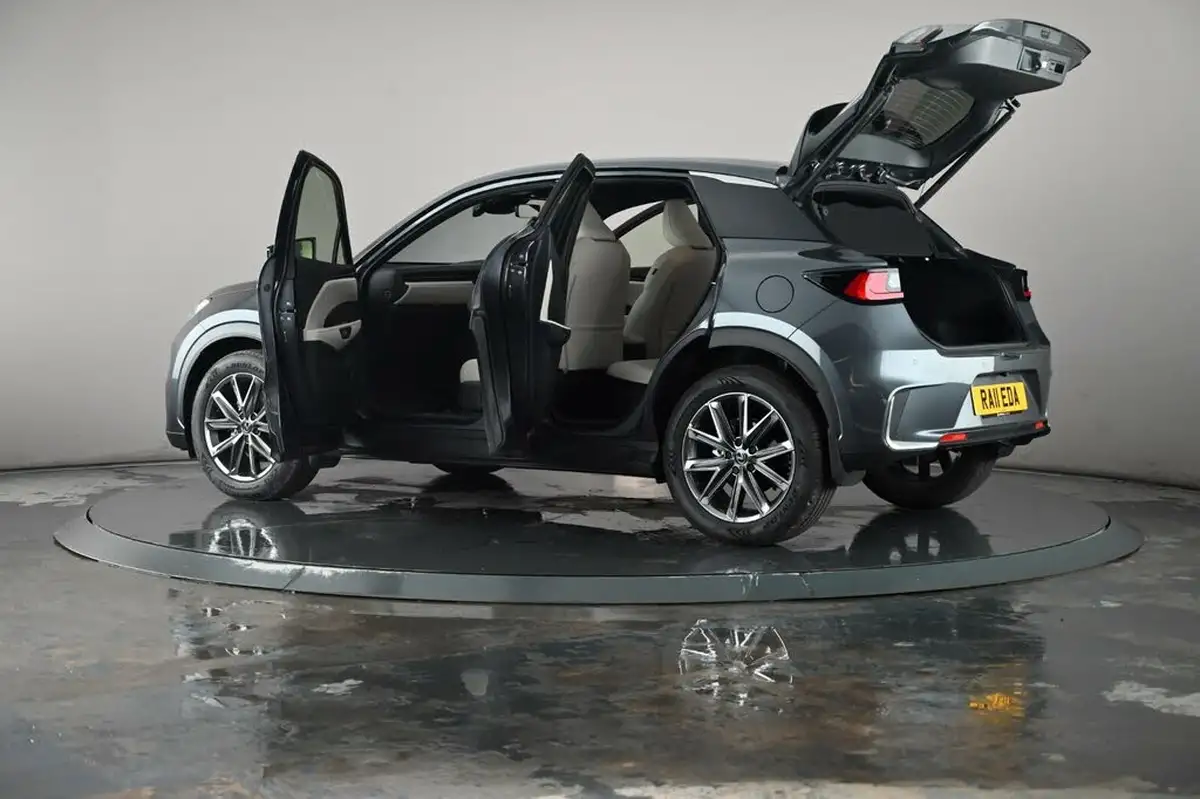 2025-lexus-lbx-15-premium-plus-big-57