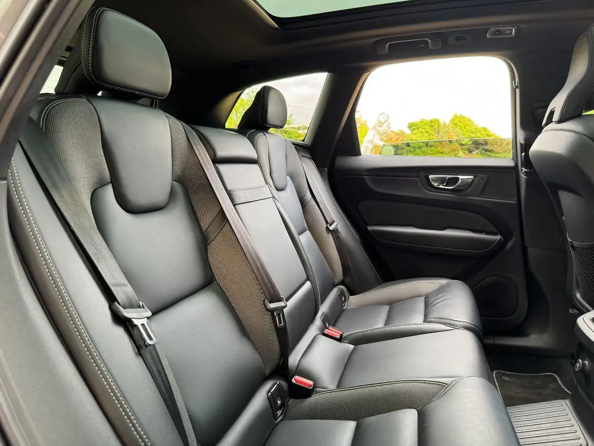 2019-volvo-xc60-20-t8-r-design-big-21