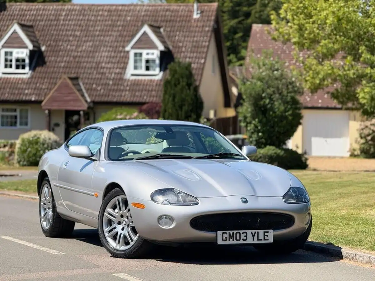 2003-jaguar-xkr-42-coupe-big-0