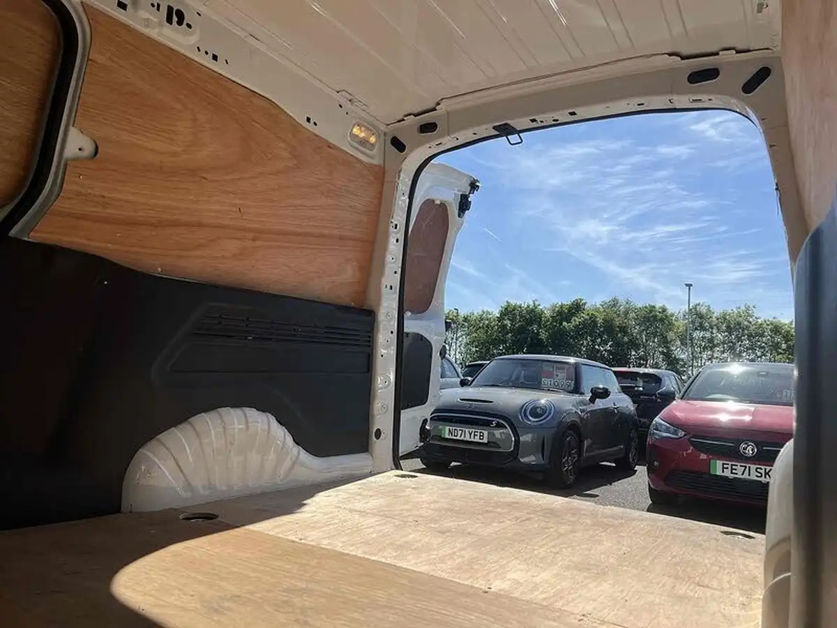 2020-vauxhall-combo-15cdti-sportive-2300-100pseu6d-t-l2h1-panel-big-30
