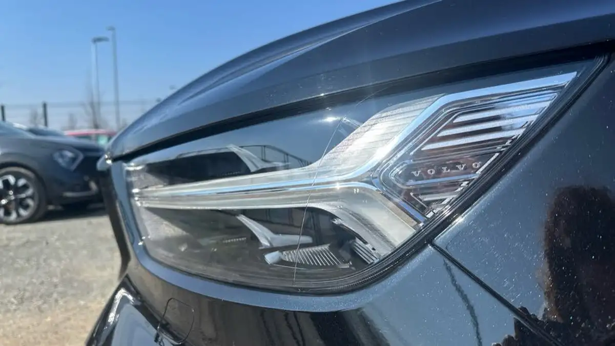 2022-volvo-xc40-20-b4-r-design-pro-big-40