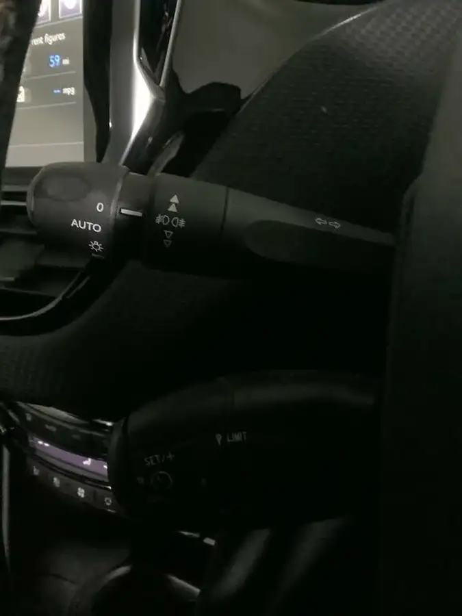 2015-peugeot-2008-crossover-12-crossway-big-18