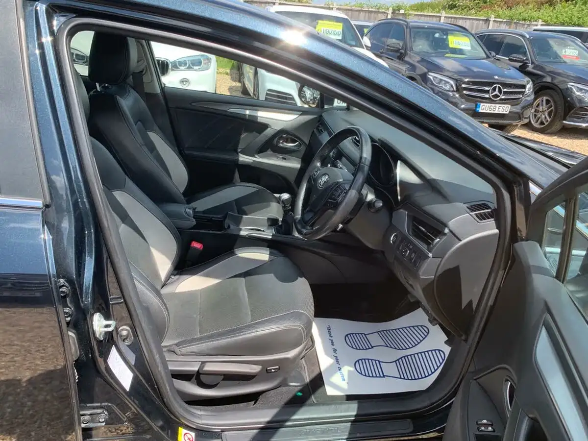 2017-toyota-avensis-20d-4d-business-edition-plus-saloon-4d-big-24