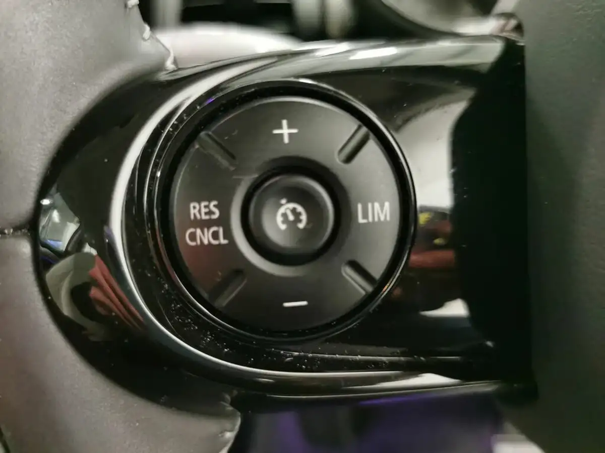 2021-mini-cooper-15-cooper-exclusive-series-ii-hatchback-3d-big-24
