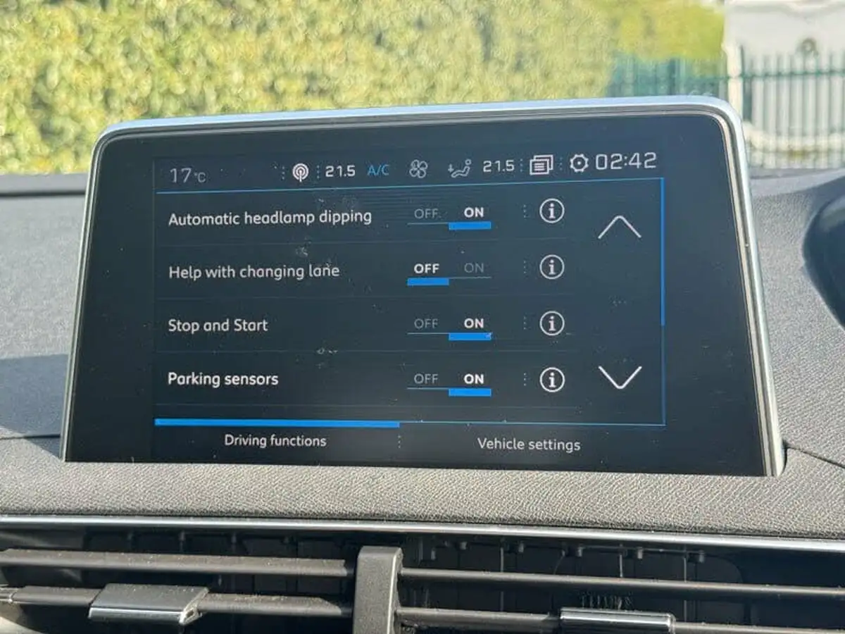 2018-peugeot-3008-suv-12-puretech-allure-big-19