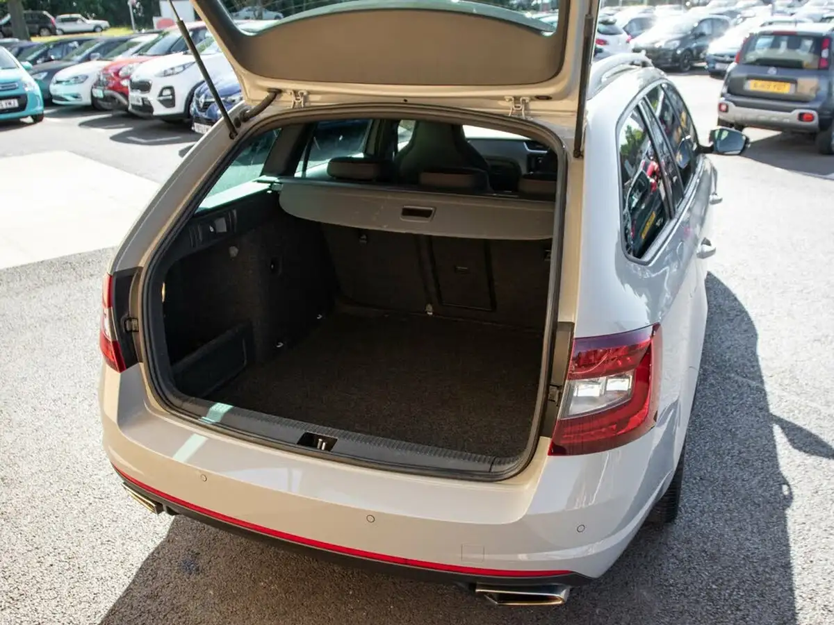 2019-skoda-octavia-20-tsi-vrs-estate-big-38