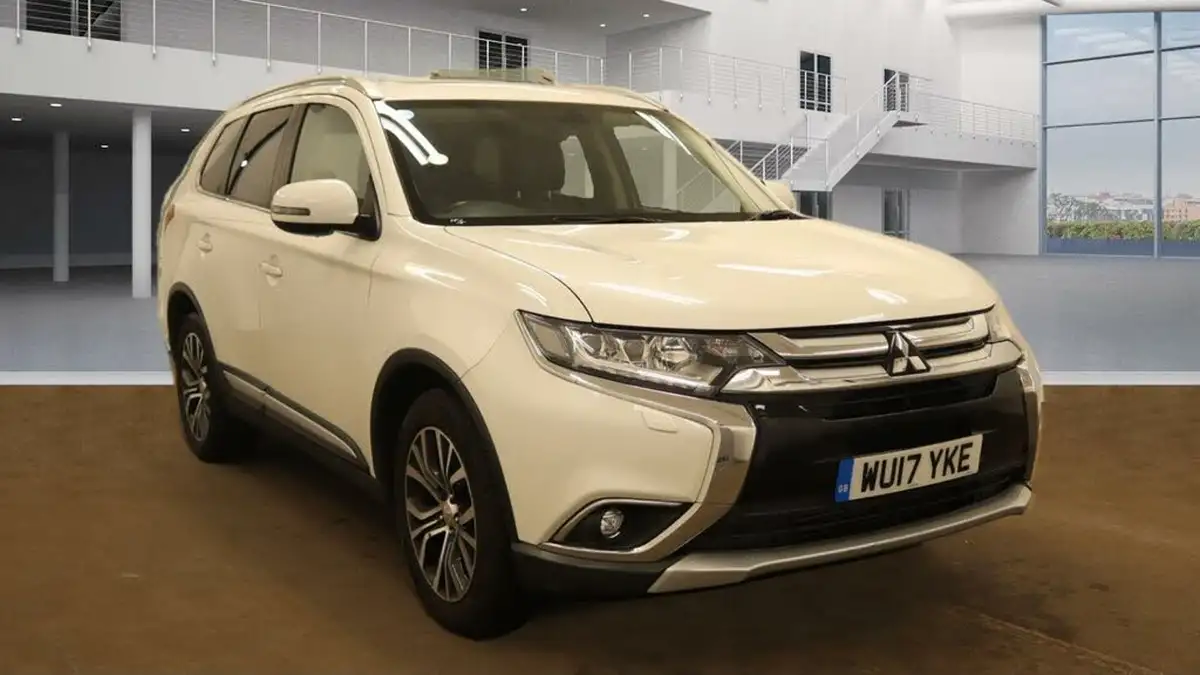 2017-mitsubishi-outlander-22di-d-4-big-0