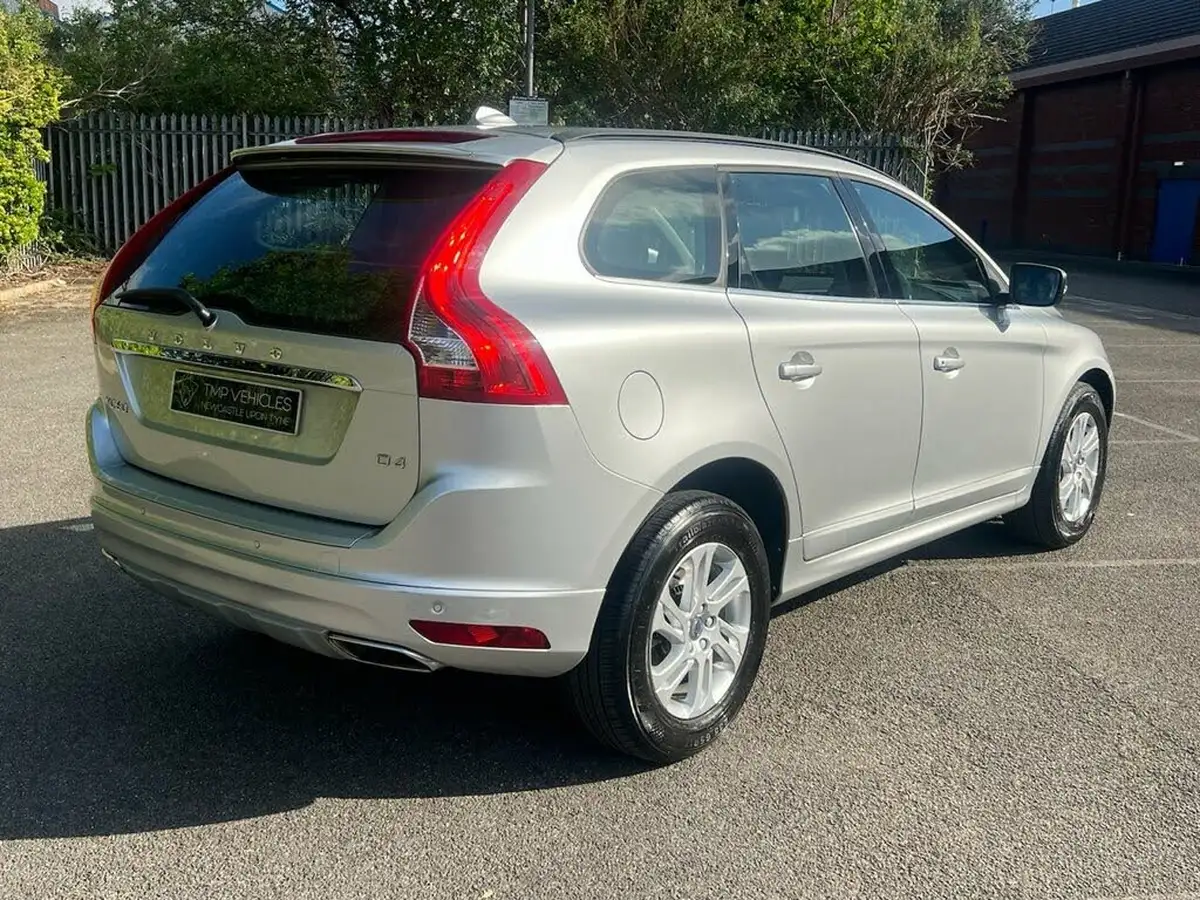 2017-volvo-xc60-20td-d4-se-big-3