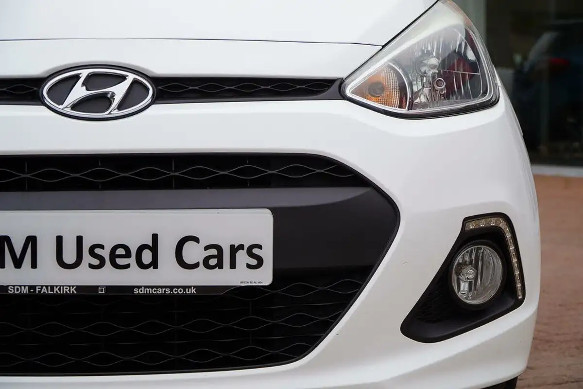 2014-hyundai-i10-10-premium-big-60
