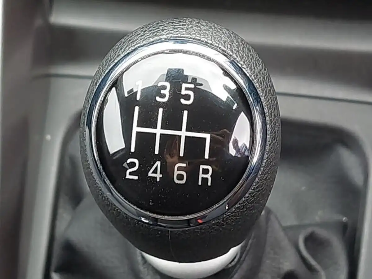 2023-suzuki-vitara-14-boosterjet-sz-t-big-14