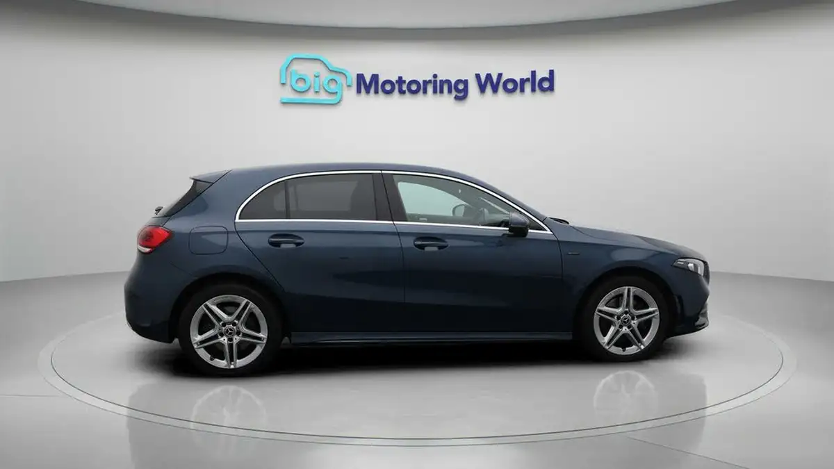 2021-mercedes-benz-a-class-13-a250e-amg-line-hatchback-5d-big-8