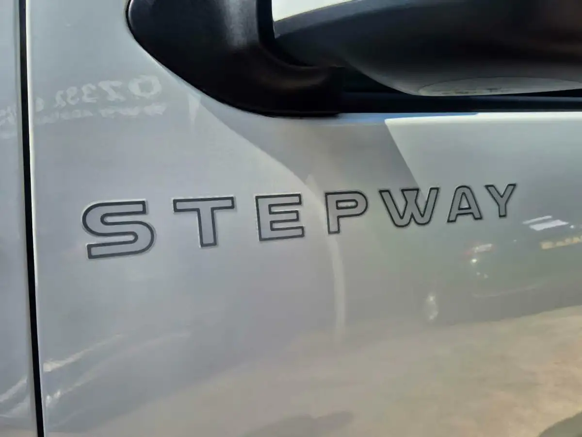 2015-dacia-sandero-stepway-15d-laureate-big-10