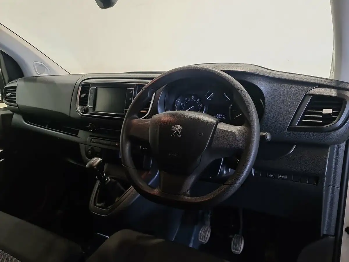 2023-peugeot-expert-15-bluehdi-professional-premium-standard-1000-big-4