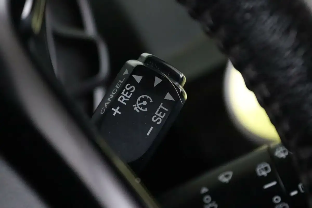 2020-peugeot-108-10-collection-ss-hatchback-big-18