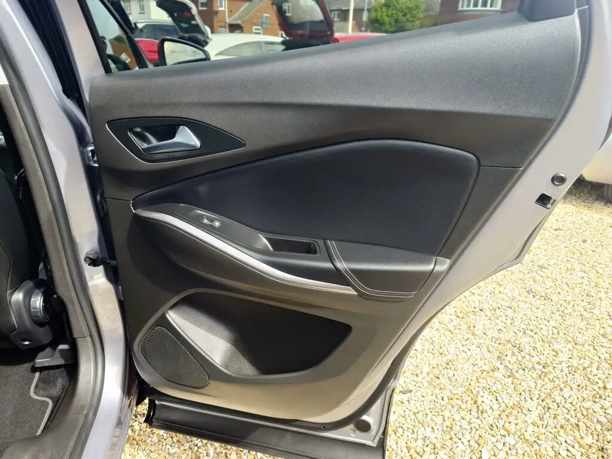 2022-vauxhall-grandland-12-gs-line-big-28